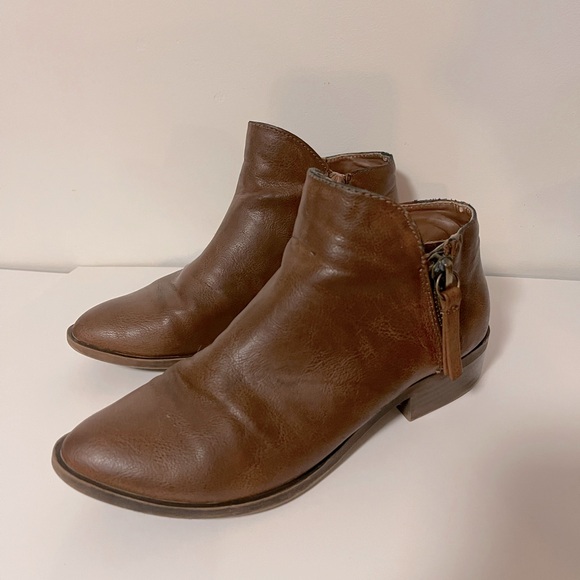 Fergalicious Brown leather ankle boots. Size 8 - Picture 3 of 5